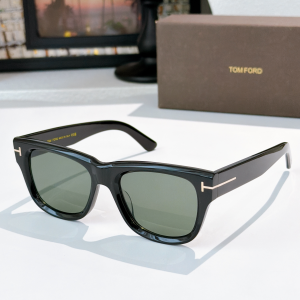 Tom Ford Caine Square Luxury Eyewear Sunglasses FT1304 Gray Black Tom Ford Caine Square Luxury Eyewear Sunglasses FT1304 Gray Black