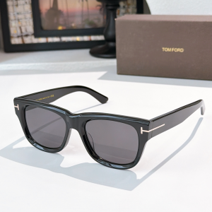 Tom Ford Caine Square Luxury Eyewear Sunglasses FT1304 Gray Black Tom Ford Caine Square Luxury Eyewear Sunglasses FT1304 Gray Black