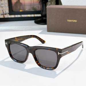 Tom Ford Caine Square Luxury Eyewear Sunglasses FT1304 Gray Brown Tom Ford Caine Square Luxury Eyewear Sunglasses FT1304 Gray Brown
