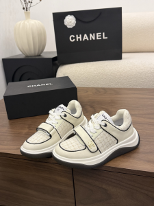 Chanel CC Logo Beige Leather and Tweed Sneakers Shoes Chanel CC Logo Beige Leather and Tweed Sneakers Shoes