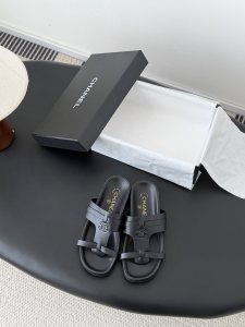 Chanel CC Logo Black Calfskin Leather Flat Mules Slides Sandals Shoes Chanel CC Logo Black Calfskin Leather Flat Mules Slides Sandals Shoes