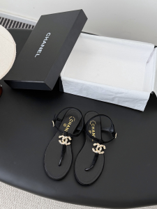 Chanel CC Logo Black Leather Thong Flat Sandals Shoes Chanel CC Logo Black Leather Thong Flat Sandals Shoes