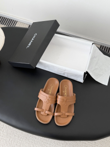 Chanel CC Logo Brown Calfskin Leather Flat Mules Slides Sandals Shoes Chanel CC Logo Brown Calfskin Leather Flat Mules Slides Sandals Shoes