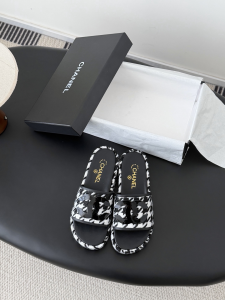 Chanel CC Logo Tweed Raffia Flat Slides Sandals Shoes Black White Chanel CC Logo Tweed Raffia Flat Slides Sandals Shoes Black White