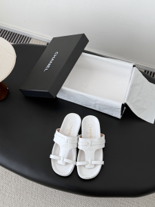 Chanel CC Logo White Calfskin Leather Flat Mules Slides Sandals Shoes Chanel CC Logo White Calfskin Leather Flat Mules Slides Sandals Shoes