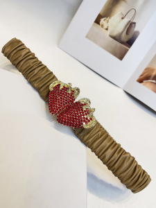 Gucci Double Crystals Strawberry Buckle Belt Beige Matelasse Leather 30MM Gucci Double Crystals Strawberry Buckle Belt Beige Matelasse Leather 30MM