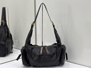 Dior Medium Grand Tour Multipocket Hobo Shoulder Bag Black Crinkled Calfskin Leather Dior Medium Grand Tour Multipocket Hobo Shoulder Bag Black Crinkled Calfskin Leather