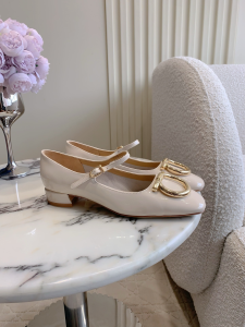 Ferragamo Maxi Gancini Mary Jane Ballet Pumps Light Gray Patent Leather Ferragamo Maxi Gancini Mary Jane Ballet Pumps Light Gray Patent Leather