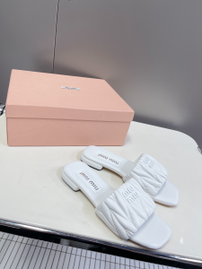 Miu Miu Logo Matelasse Nappa Leather Flat Slides Sandals Shoes White Miu Miu Logo Matelasse Nappa Leather Flat Slides Sandals Shoes White