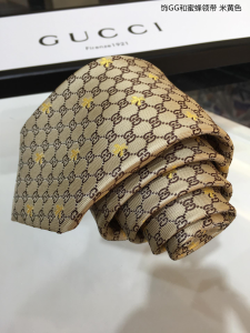 Luxury Mens Ties Gucci Interlocking GG Bees Silk Tie A144PP100 AA138936