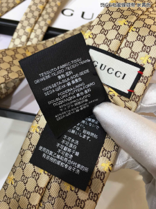 Luxury Mens Ties Gucci Interlocking GG Bees Silk Tie A144PP100 AA138936