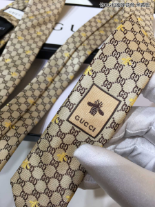 Luxury Mens Ties Gucci Interlocking GG Bees Silk Tie A144PP100 AA138936