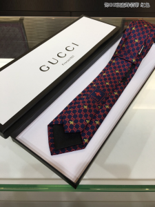 Gucci Interlocking GG Bees Silk Tie 