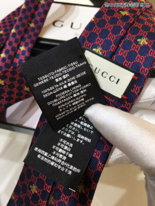 Luxury Mens Ties Gucci Interlocking GG Bees Silk Tie A144PP100 AA138938