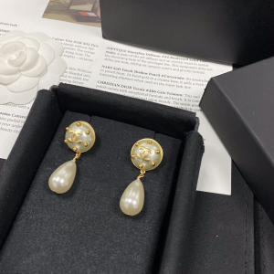 Luxury Womens Jewelry Chanel CC Pearl Drop Earrings A152PP120 AA145484