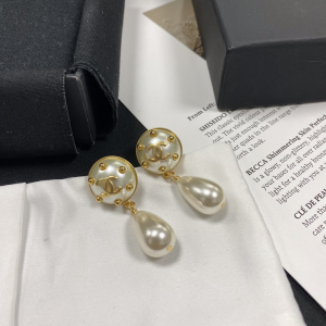 Luxury Womens Jewelry Chanel CC Pearl Drop Earrings A152PP120 AA145484