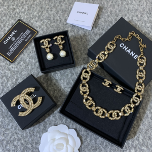 Luxury Womens Jewelry Chanel Crystals CC Logo Brooch A152PP130 AA145487