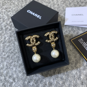 Luxury Womens Jewelry Chanel Crystals CC Logo Pearl Drop Earrings A152PP120 AA145490