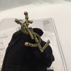 Luxury Womens Jewelry Saint Laurent YSL Logo Brooch A152PP120 AA145500