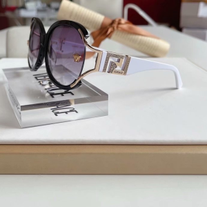 Versace Luxury Fashion Sunglasses VE5175 