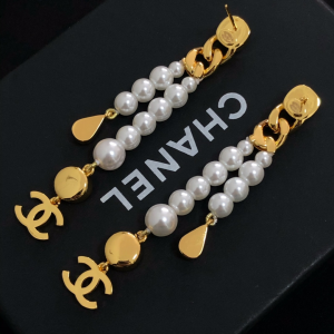 Luxury Womens Jewelry Chanel CC Pearls Earrings A39PP140 AA146350