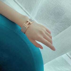 Luxury Womens Jewelry Hermes Clic Clac H Wide Bracelet Grey A205PP240 AA146905