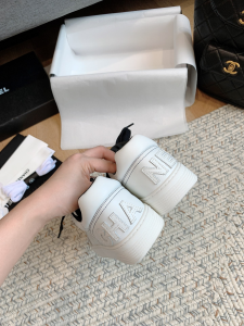 Luxury Womens Shoes Chanel Lace Up White Calfskin Sneaker 35 To 40 A136PP460 AA147130