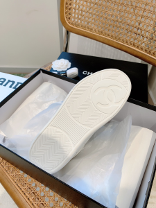 Luxury Womens Shoes Chanel Lace Up White Calfskin Sneaker 35 To 40 A136PP460 AA147130