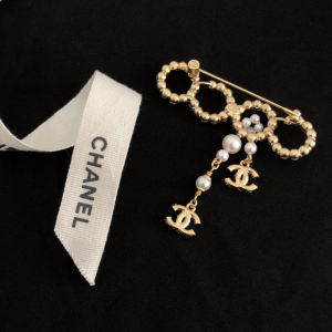 Luxury Womens Jewelry Chanel Coco Pearls Brooch A39PP140 AA147272