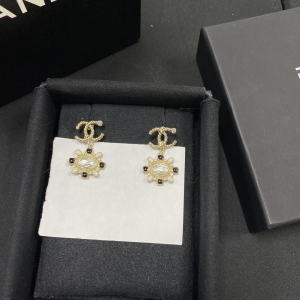 Luxury Womens Jewelry Chanel Gold CC Logo Pendant Earrings A152PP110 AA148128