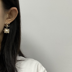 Luxury Womens Jewelry Chanel Gold CC Logo Pendant Earrings A152PP110 AA148128