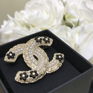 Chanel Pearls Flower CC Logo Brooch 