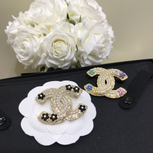 Luxury Womens Jewelry Chanel Pearls Flower CC Logo Brooch A152PP140 AA148129