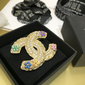 Luxury Womens Jewelry Chanel Pearls Flower CC Logo Brooch A152PP140 AA148130