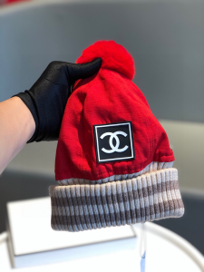 Luxury Womens Hats Chanel CC Knit Winter Hat with Pom Red A190PP95 AA148263