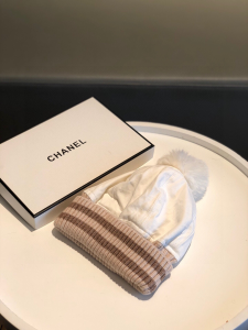 Luxury Womens Hats Chanel CC Knit Winter Hat with Pom White A190PP95 AA148267