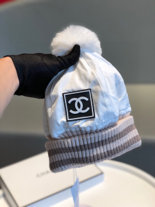 Luxury Womens Hats Chanel CC Knit Winter Hat with Pom White A190PP95 AA148267