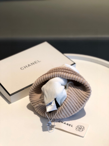 Luxury Womens Hats Chanel CC Knit Winter Hat with Pom White A190PP95 AA148267