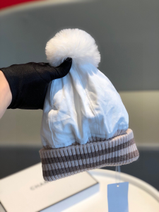Luxury Womens Hats Chanel CC Knit Winter Hat with Pom White A190PP95 AA148267