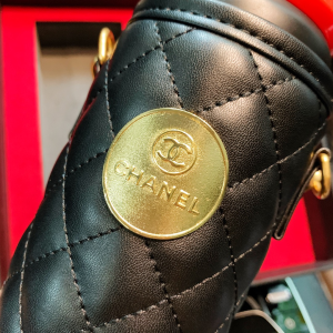 Luxury Womens Accessories Chanel Lambskin Quilted Water Bottle Black A62PP280 AA148359