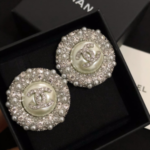 Luxury Womens Jewelry Chanel Crystals Round CC Logo Earrings A39PP150 AA148343