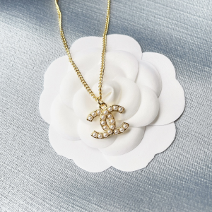 Luxury Womens Jewelry Chanel Pearls CC Logo Pendant Necklace A152PP120 AA148862