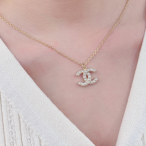 Luxury Womens Jewelry Chanel Pearls CC Logo Pendant Necklace A152PP120 AA148862