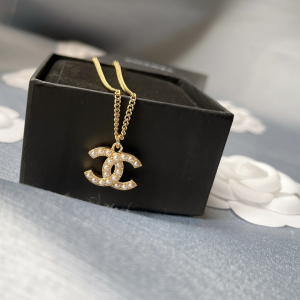 Luxury Womens Jewelry Chanel Pearls CC Logo Pendant Necklace A152PP120 AA148862