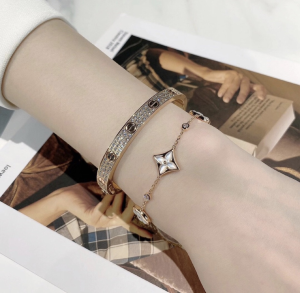 Luxury Womens Jewelry Cartier Vip Diamonds Love Bracelet in Gold A205PP680 AA150074