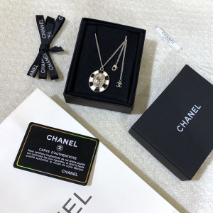 Luxury Womens Jewelry Chanel Round Pendant Necklace A205PP160 AA150079