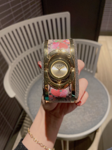 Gucci Twirl Bloom Gold Twirling Dial Floral Ladies Watch Gucci Twirl Bloom Gold Twirling Dial Floral Ladies Watch