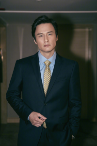 Luxury Mens Ties Gucci GG Bees Silk Tie in Beige A151PP130 AA150564