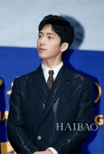 Luxury Mens Ties Gucci GG Bees Silk Tie in Brown A151PP130 AA150563