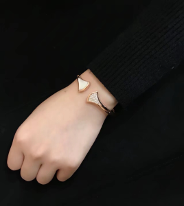 Luxury Womens Jewelry Bvlgari Divas Dream Bracelet A205PP380 AA150800